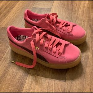 Puma suade double sole sneaks!!